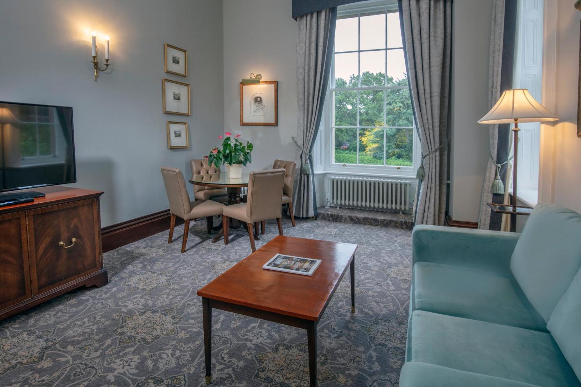 Oulton Hall Hotel, Spa & Golf Resort Leeds  Buitenkant foto