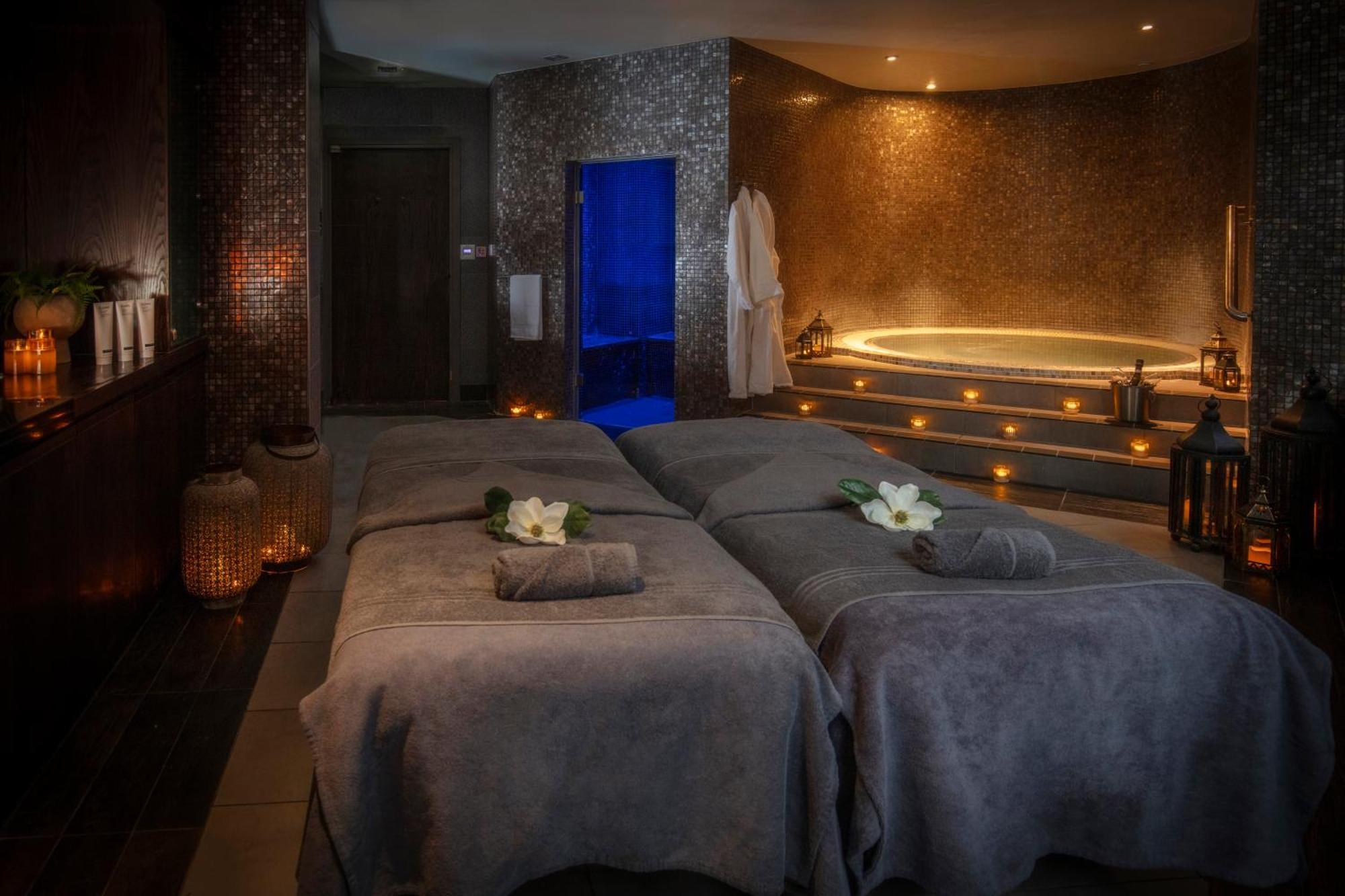 Oulton Hall Hotel, Spa & Golf Resort Leeds  Buitenkant foto