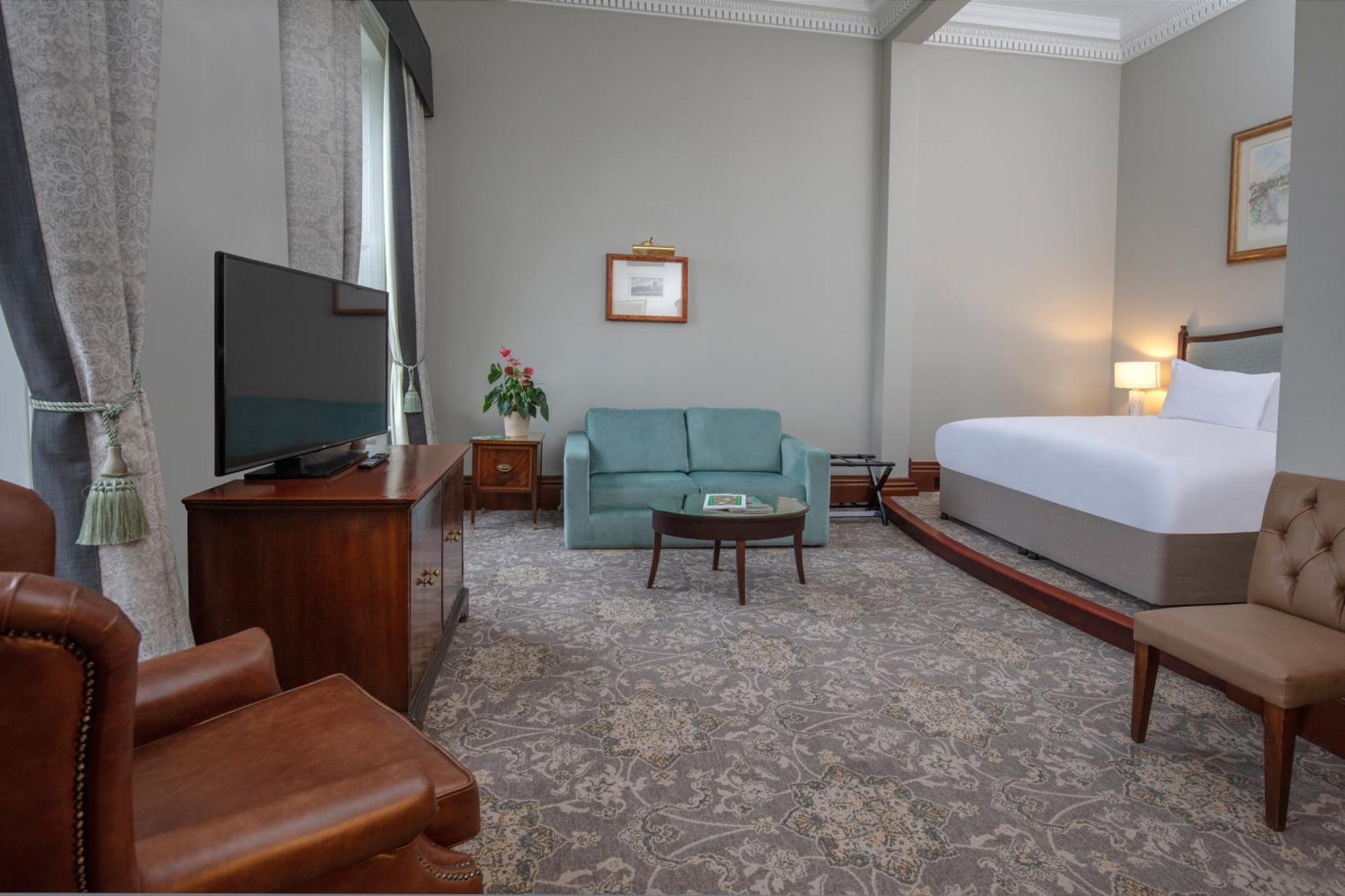 Oulton Hall Hotel, Spa & Golf Resort Leeds  Kamer foto
